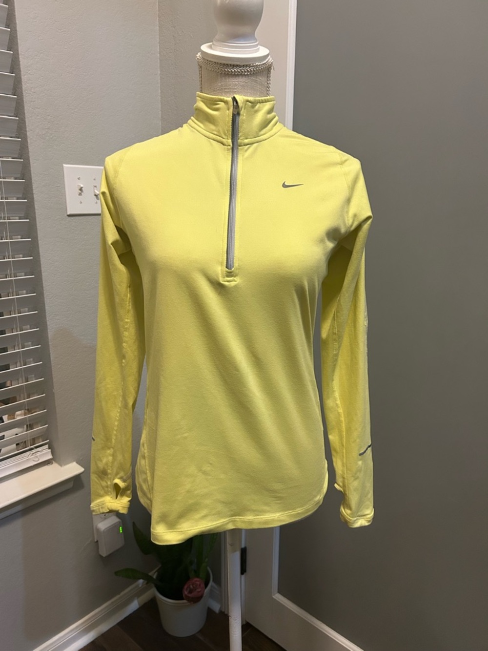 Nike Ladies Yellow 1/4 Zip Athletic Pullover running dri fit size small